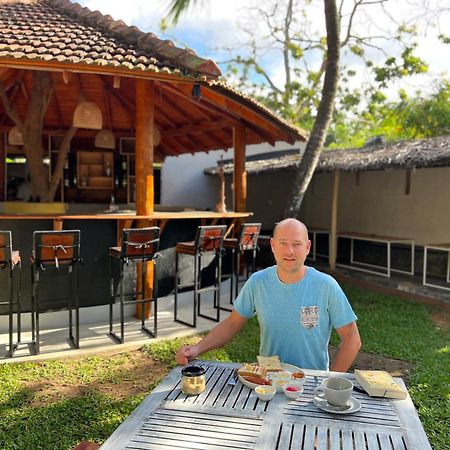 Pineapple Surf Hotel Ахангама Екстериор снимка