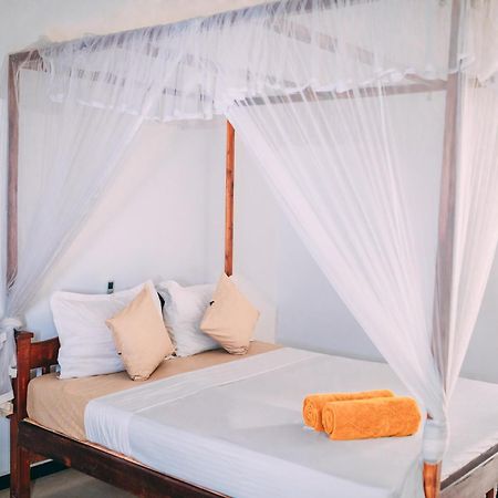 Pineapple Surf Hotel Ахангама Екстериор снимка