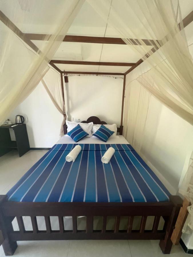 Pineapple Surf Hotel Ахангама Екстериор снимка