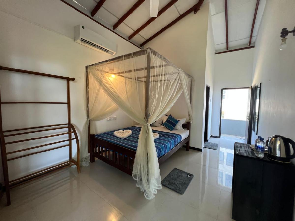 Pineapple Surf Hotel Ахангама Екстериор снимка