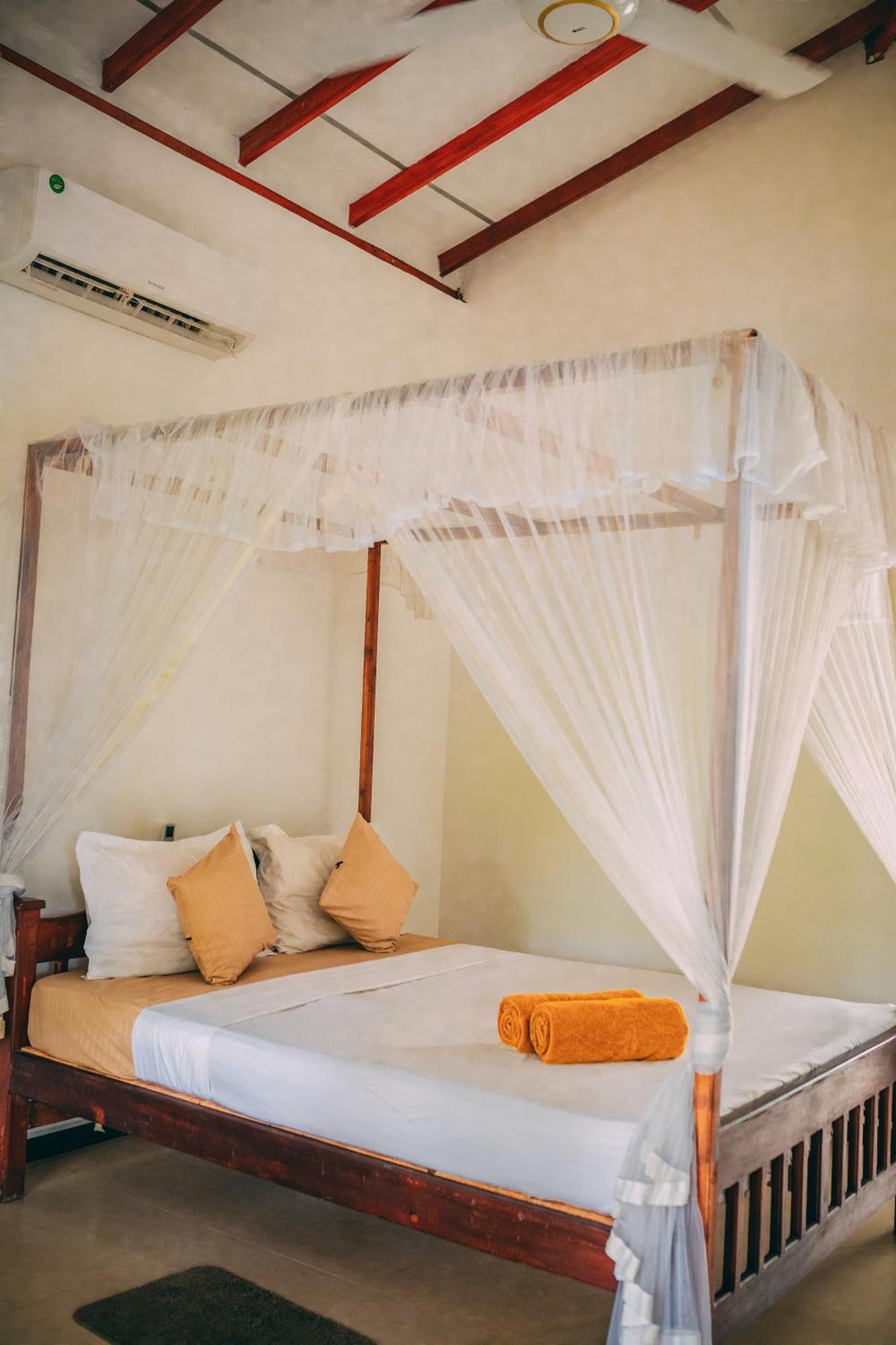 Pineapple Surf Hotel Ахангама Екстериор снимка