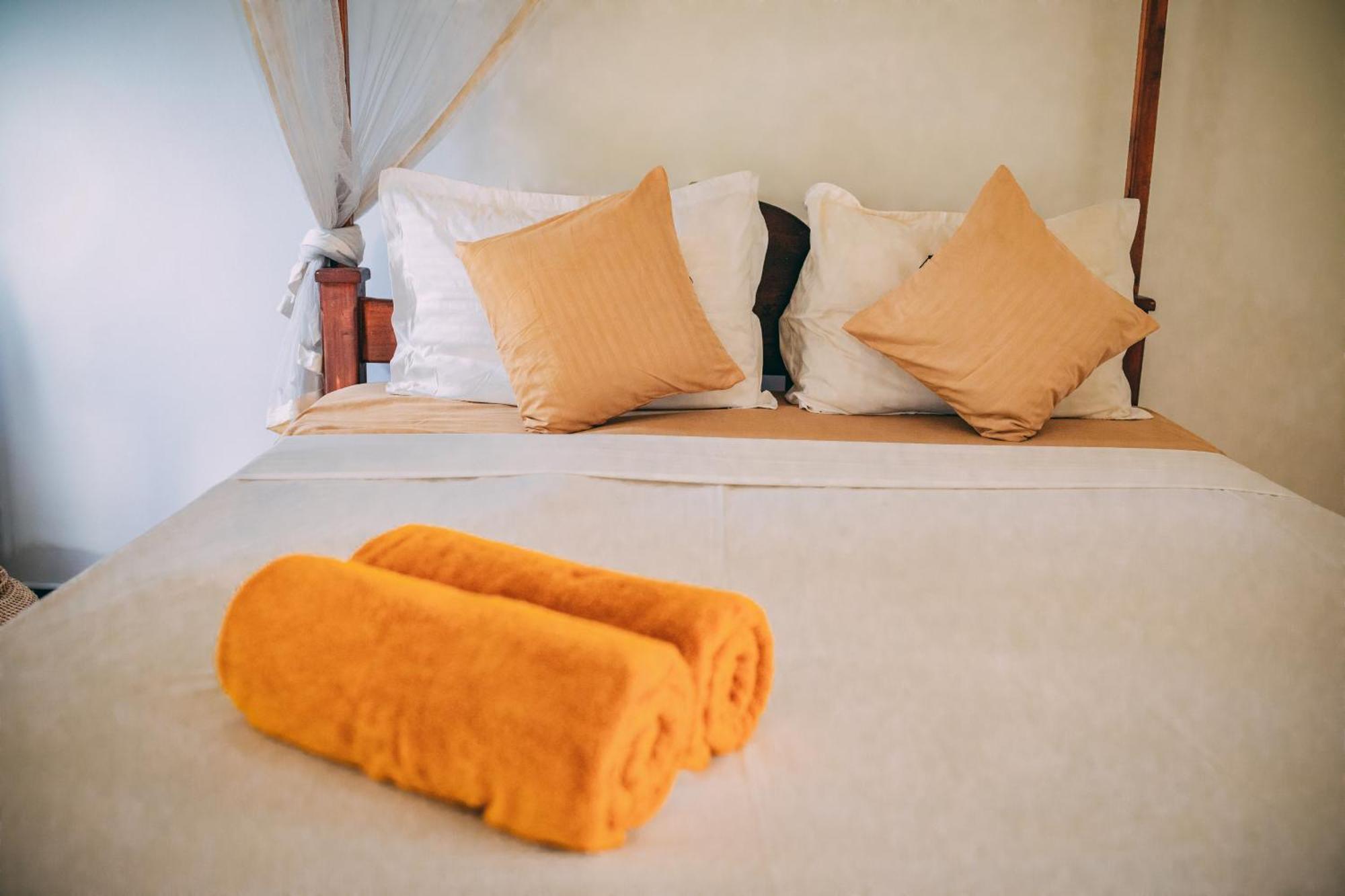 Pineapple Surf Hotel Ахангама Екстериор снимка