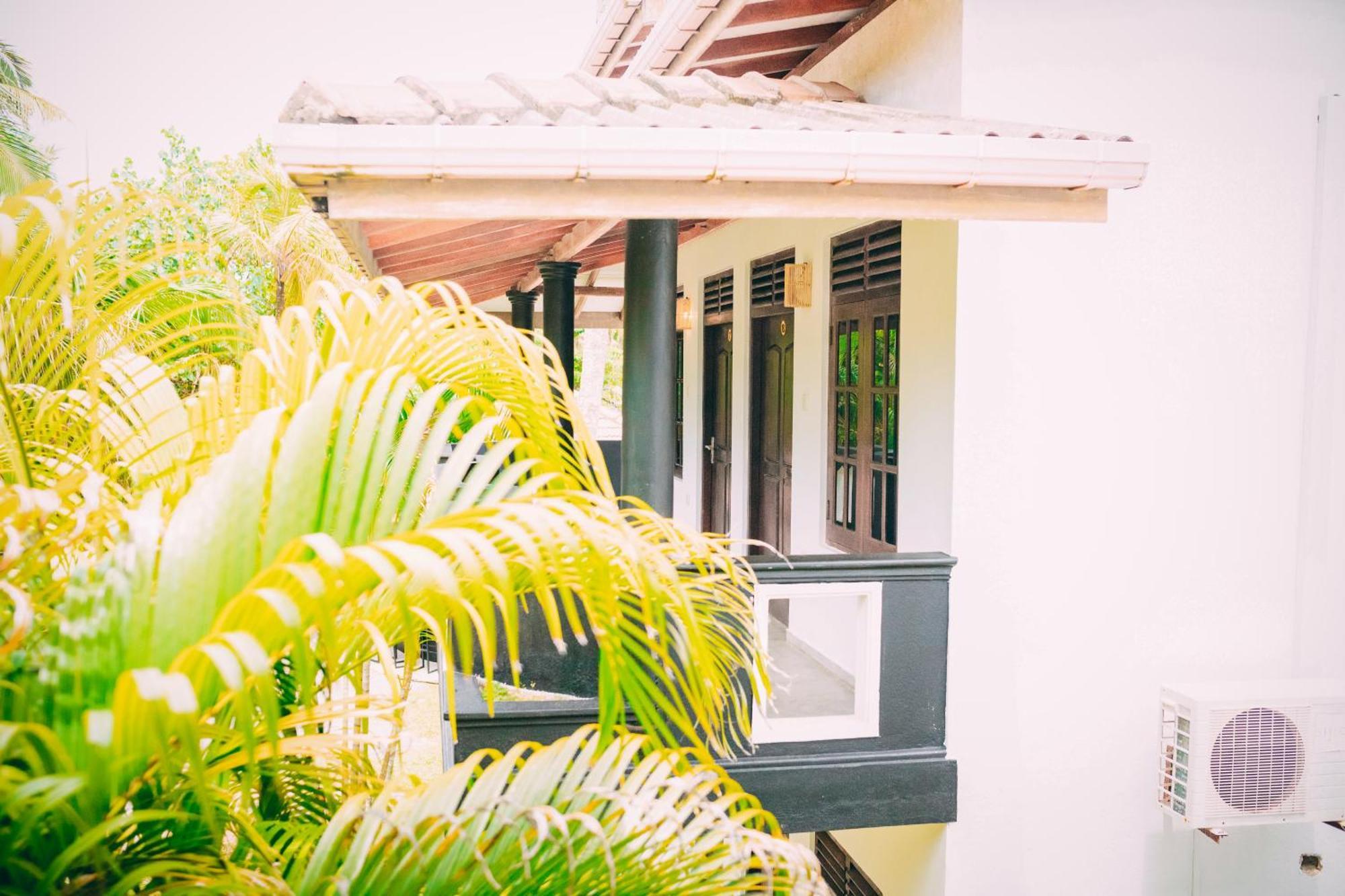 Pineapple Surf Hotel Ахангама Екстериор снимка